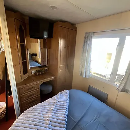Cozy Mobile At Havens Sands Park, Pet-friendly Retreat Reighton