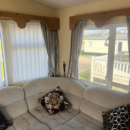 Дом отдыха Cozy Mobile At Havens Sands Park, Pet-friendly Retreat Reighton